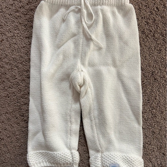 Brand new without tags white knit baby two piece set with wooden toggle buttons - Picture 6 of 6